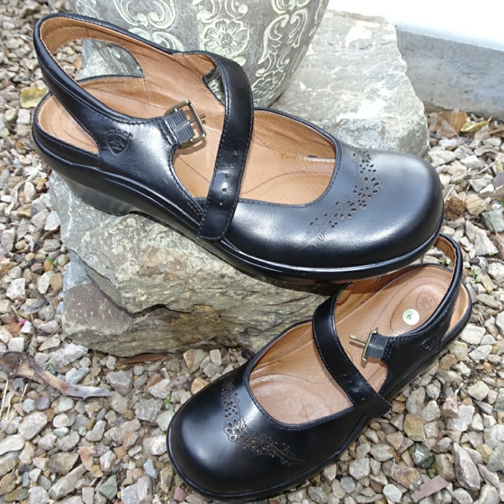 *Barely Worn* ARIAT Mary Janes Genuine Leather